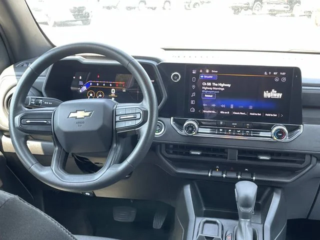 Used 2024  Chevrolet Work Truck image 12