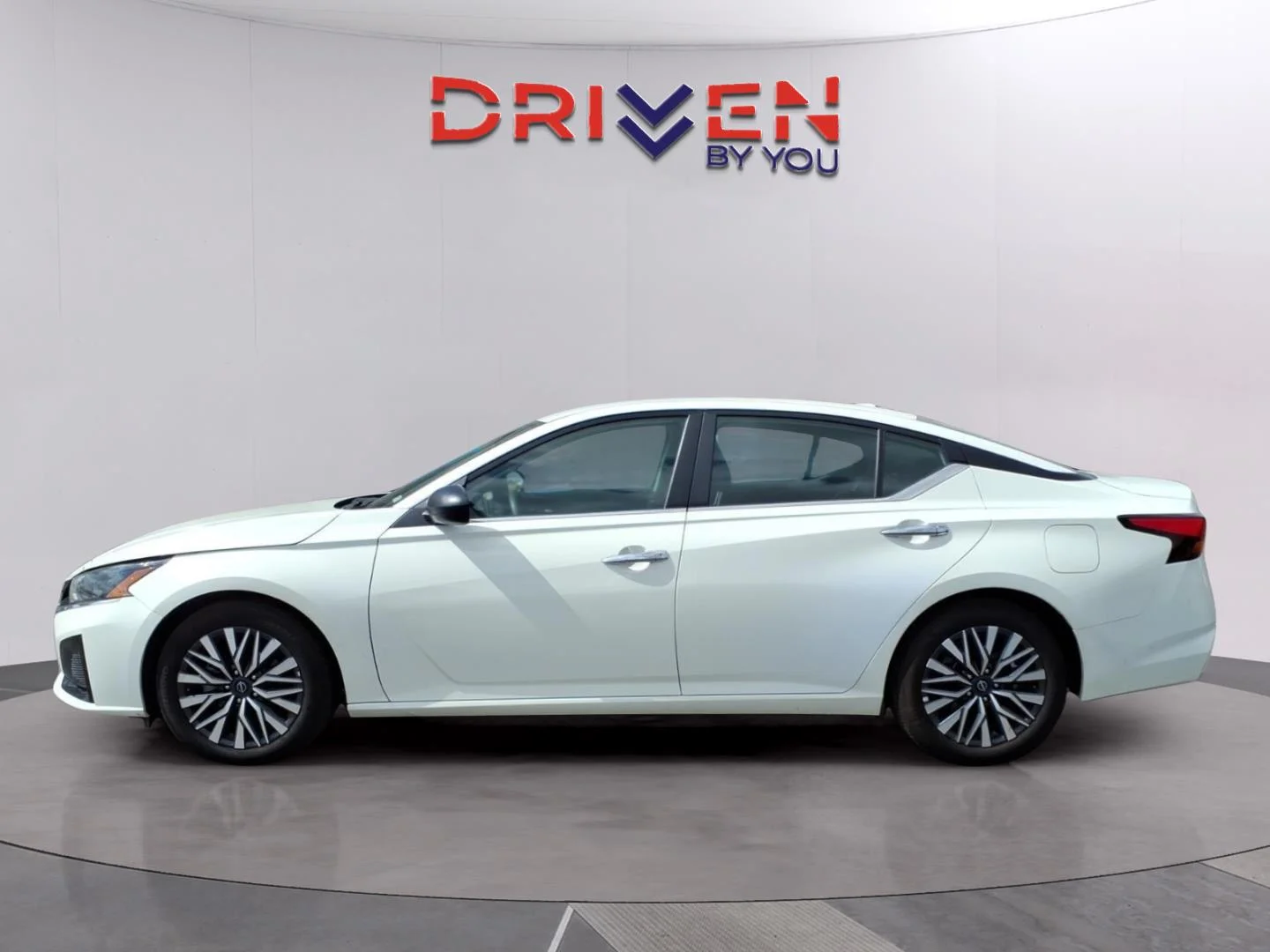 Used 2025 Glacier White Nissan SV image 2