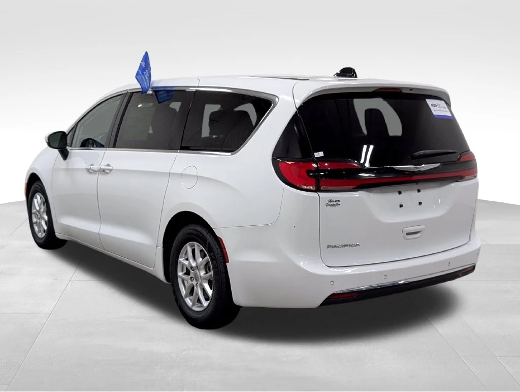 Certified Used 2023 Bright White Clearcoat Chrysler Touring L image 21