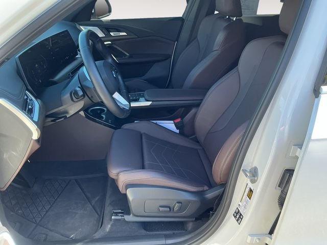 Used 2025 White BMW xDrive28i image 10