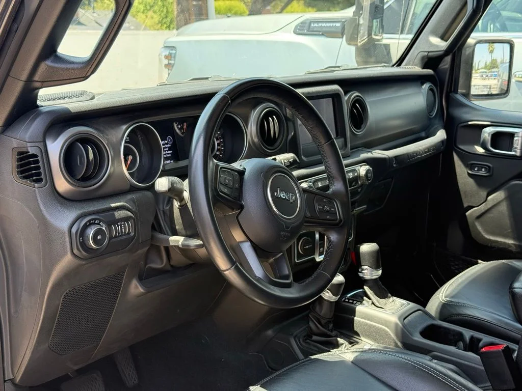 Used 2022 Gray Jeep Sport S image 6