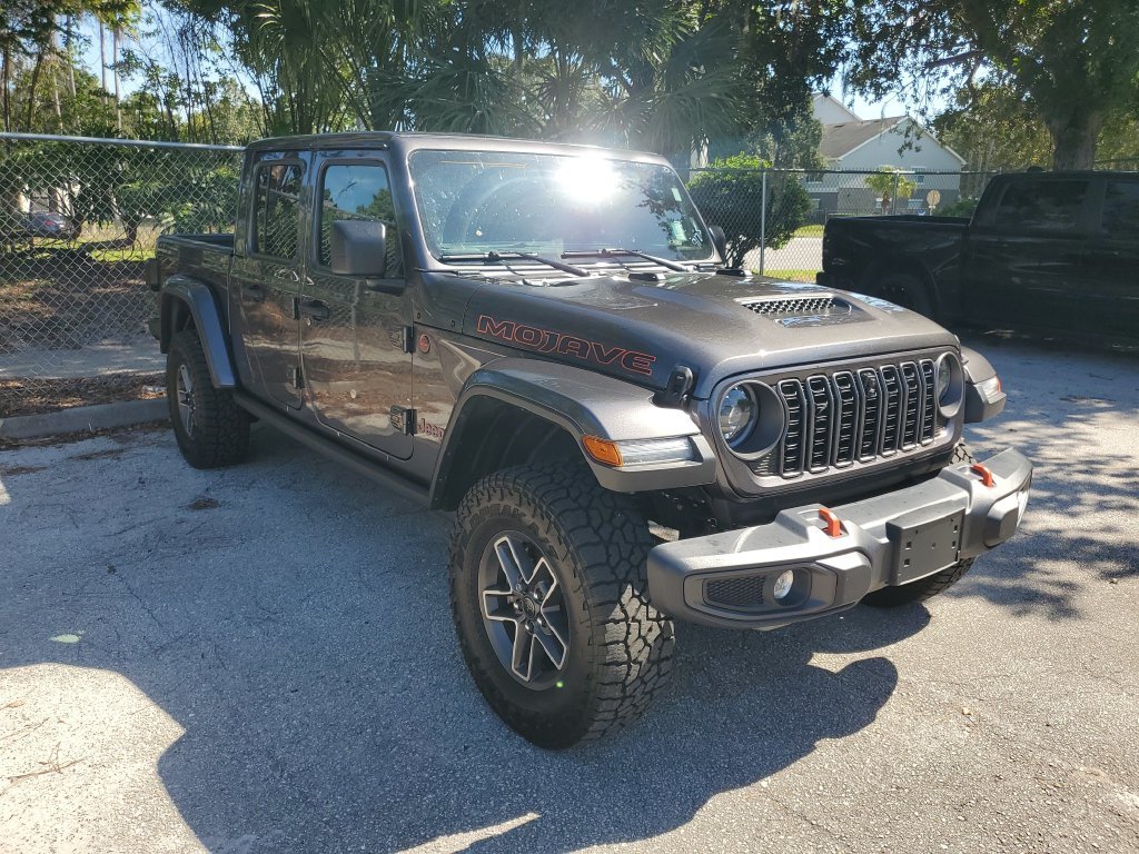 Used 2025 Gray Jeep Mojave image 1