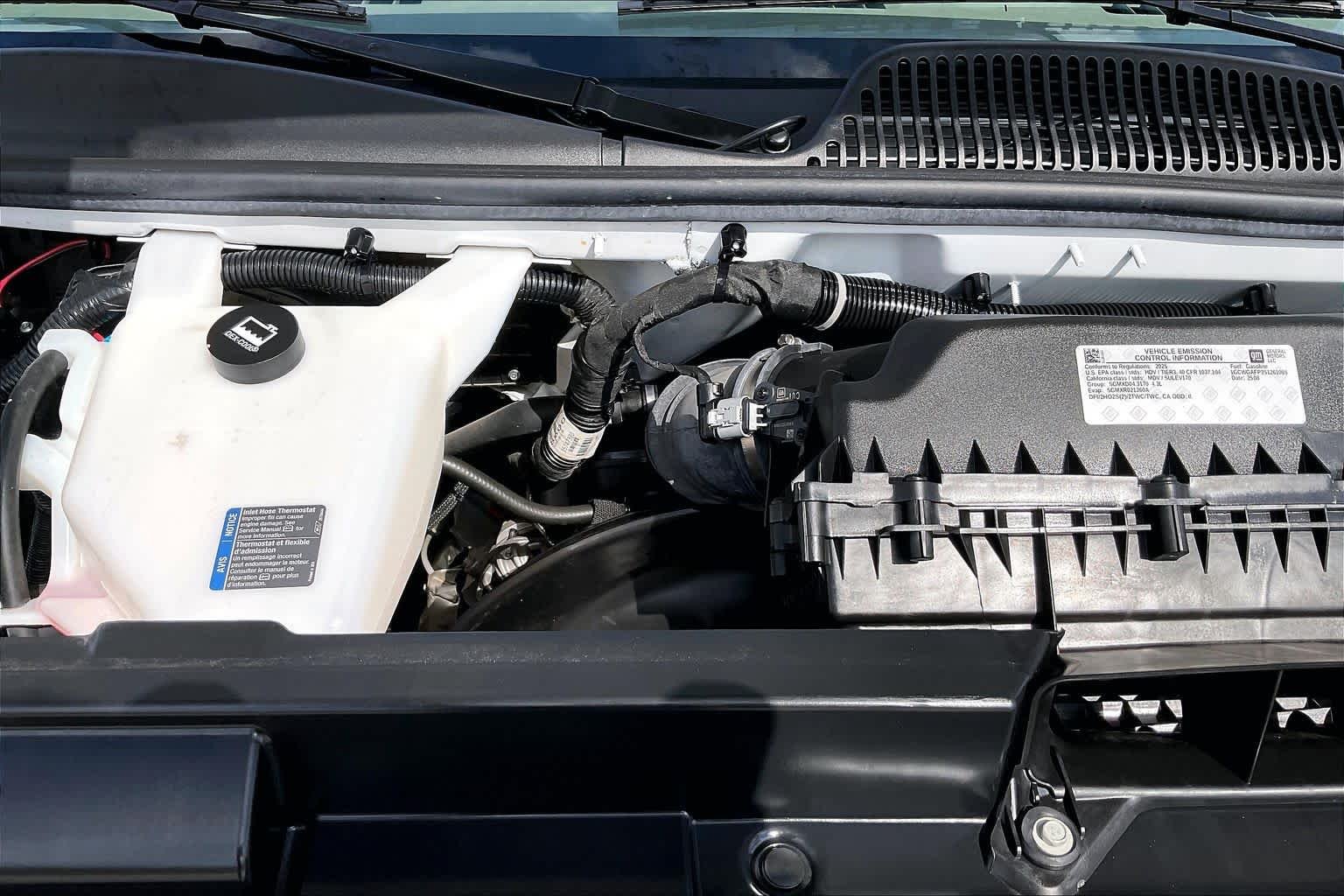 Used 2025 Summit White Chevrolet  image 27