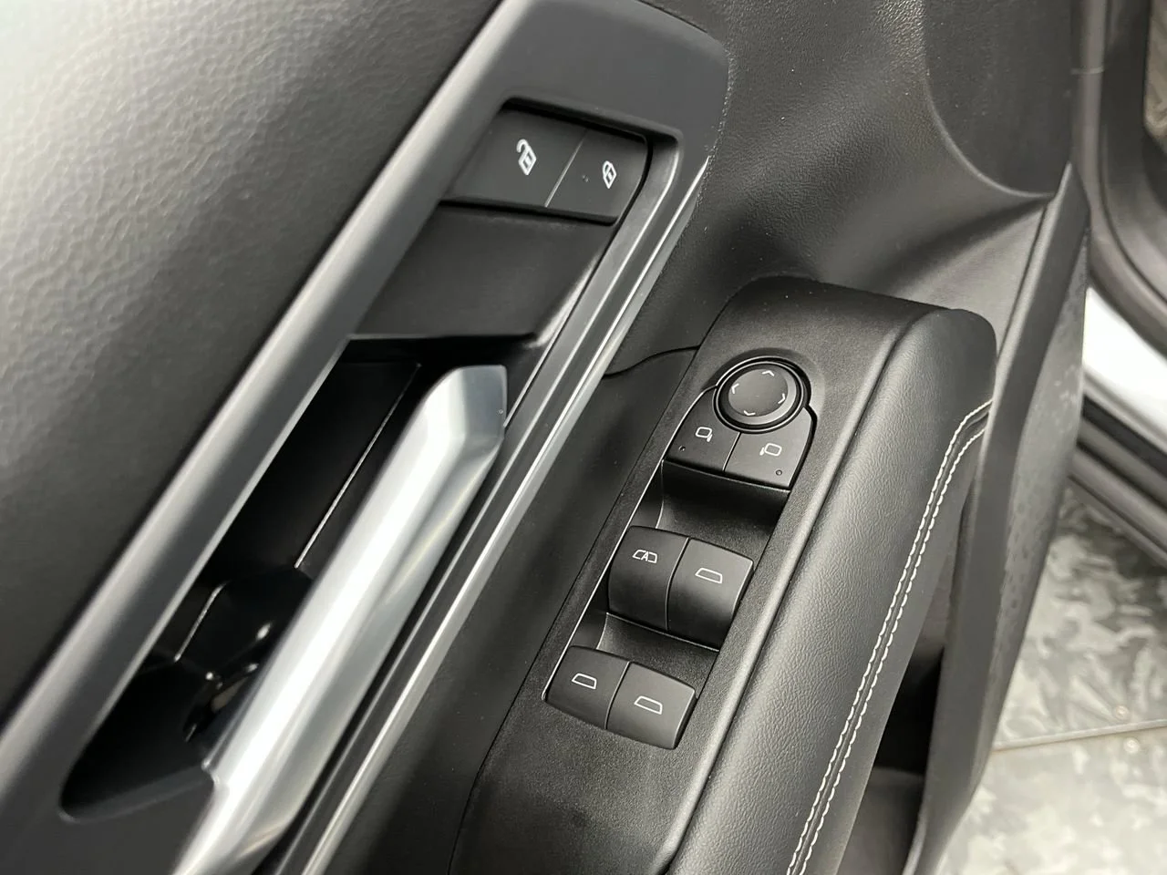 Used 2025 Sterling Metallic GMC Elevation image 8