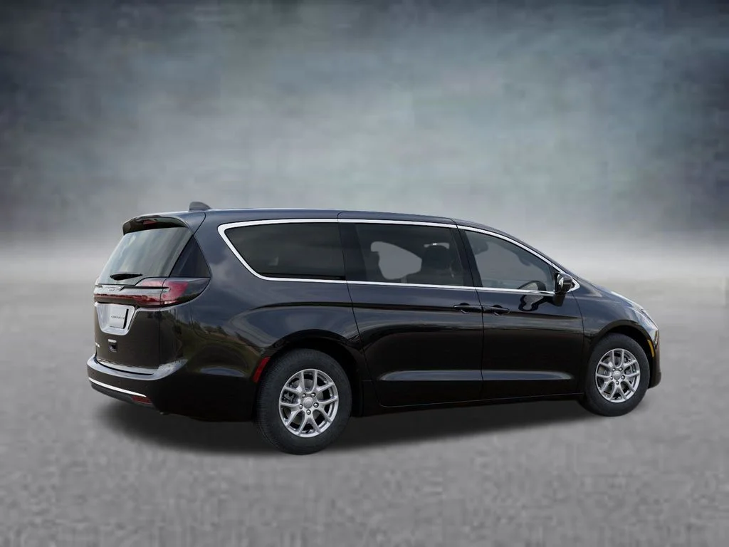 New 2027 Diamond Black Crystal Pearl-Coat Exterior Paint Chrysler Select image 4