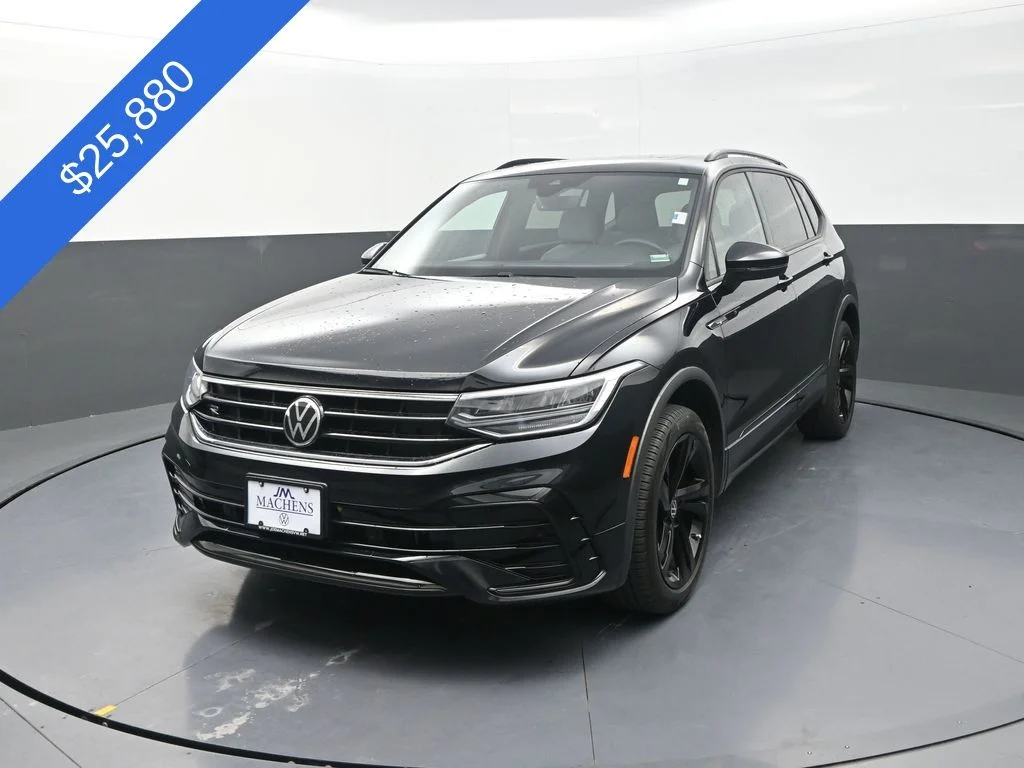 Used 2024 Black Volkswagen 2.0T SE R-Line Black image 4