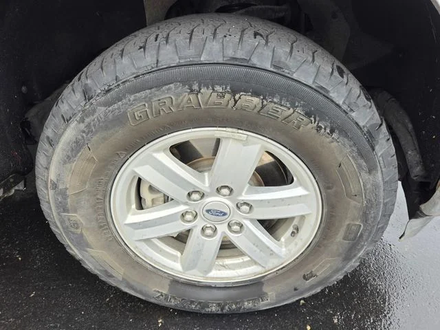 Used 2022 Oxford White Ford XLT image 9