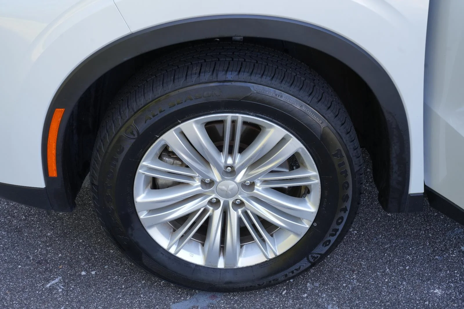 Used 2024 Silver Mitsubishi ES image 35