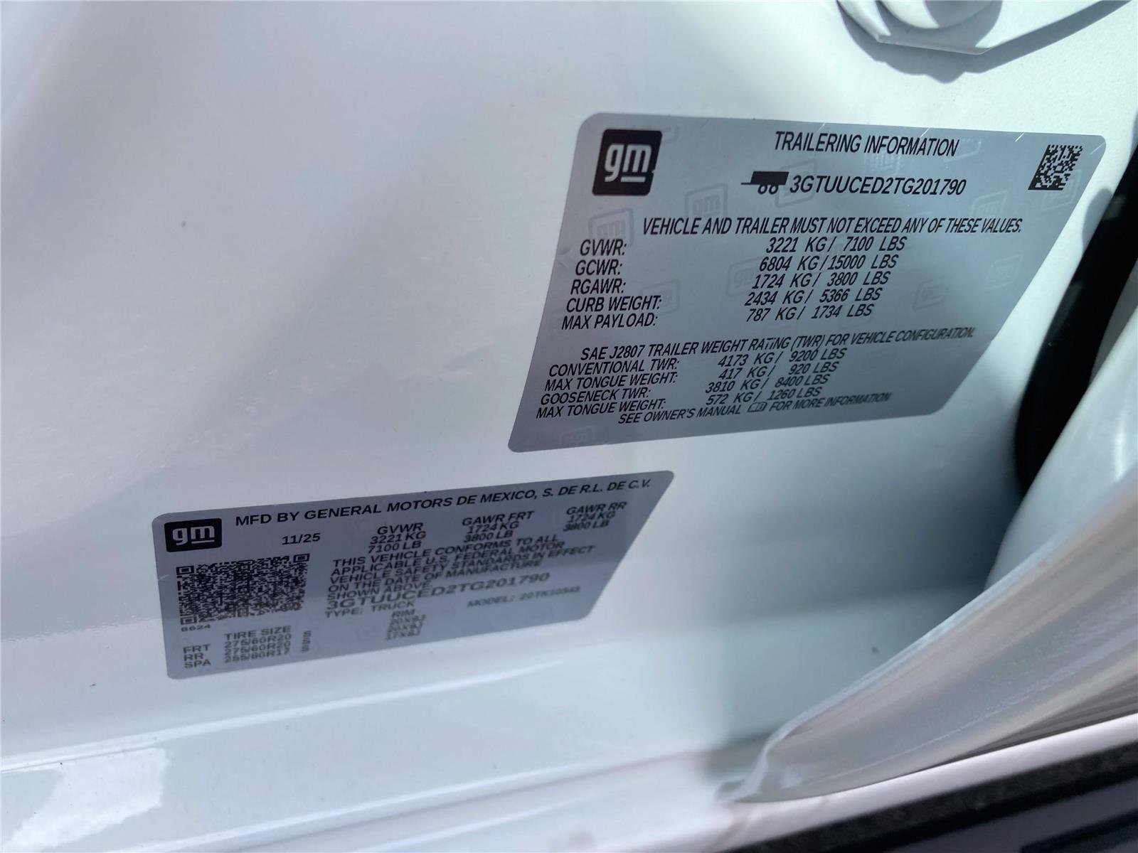 New 2026 Summit White GMC Elevation image 33