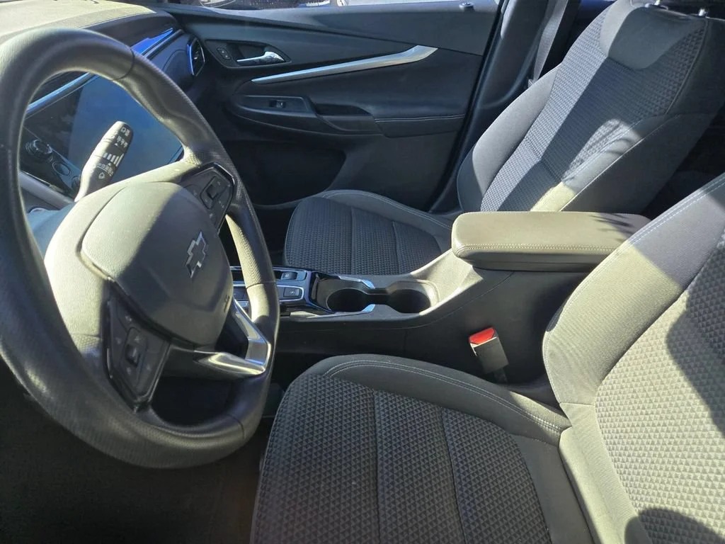 Used 2023 GRAY GHOST METALLIC Chevrolet LT image 4