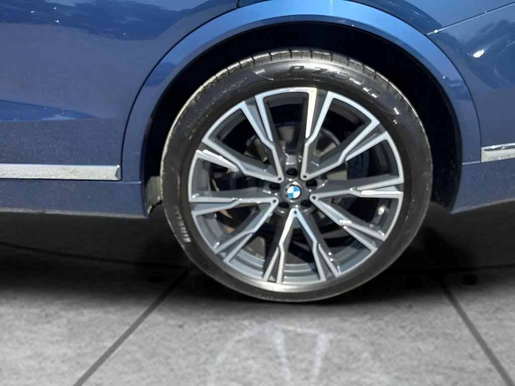 Used 2021 Blue BMW xDrive40i image 28
