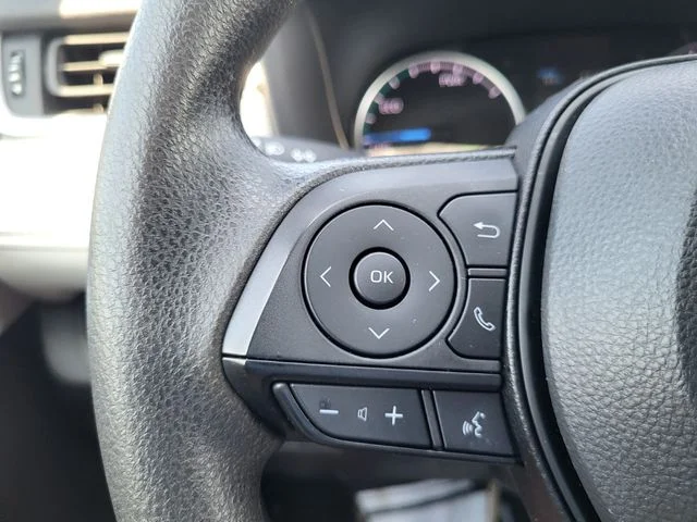 Used 2022 White Toyota XLE image 20