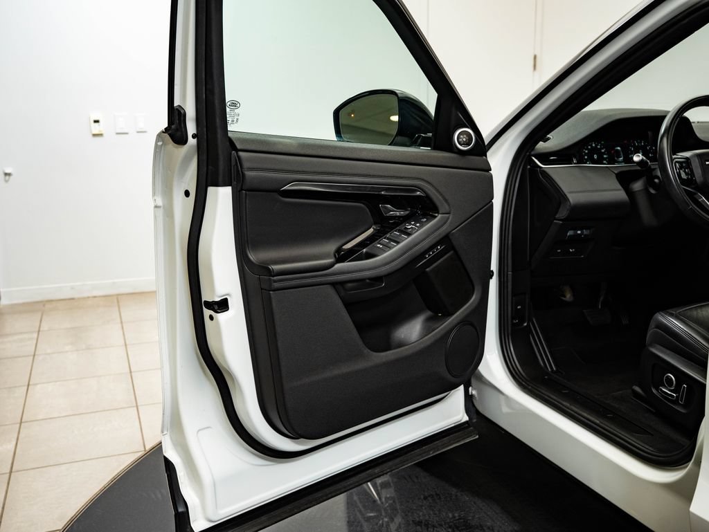 Used 2022 Fuji White Land Rover SE image 28