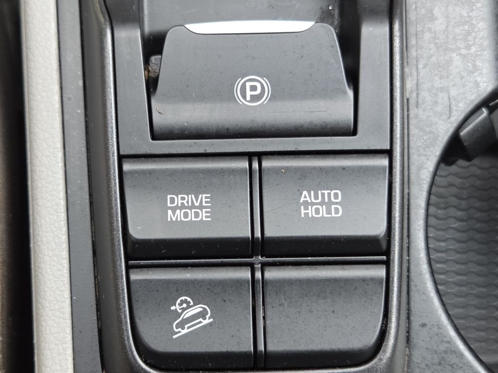 Used 2020 Winter White Hyundai SEL image 8