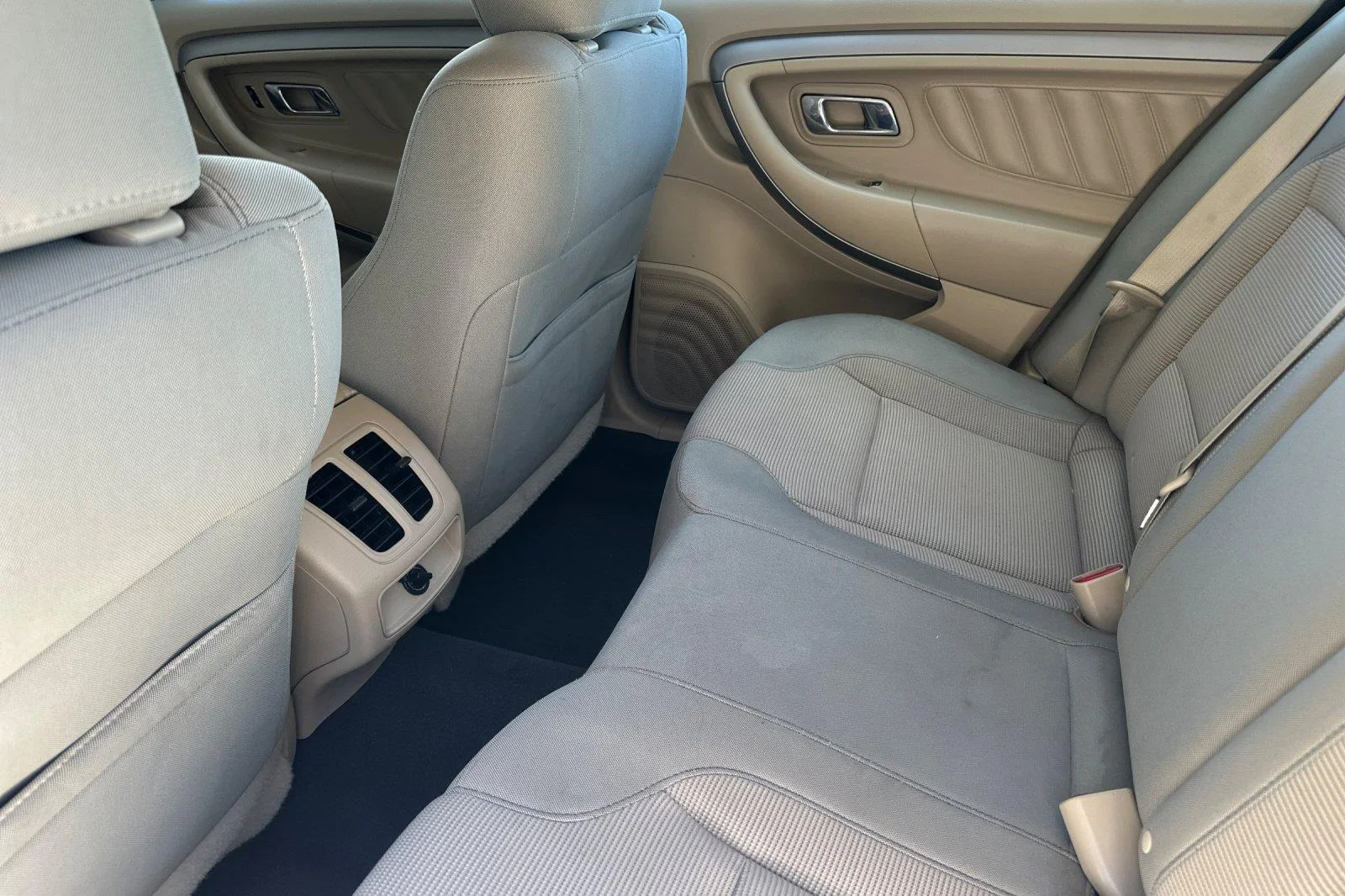 Used 2017 Oxford White Ford SEL image 12