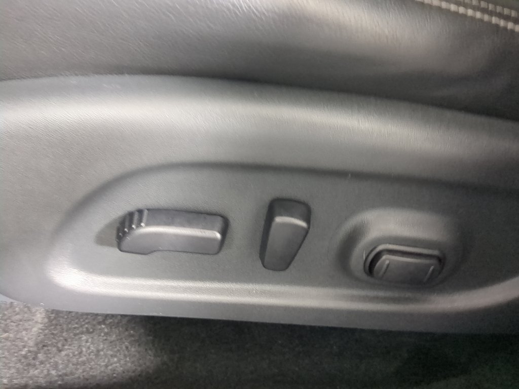 Used 2017 Magnetic Black Metallic Nissan Platinum image 13
