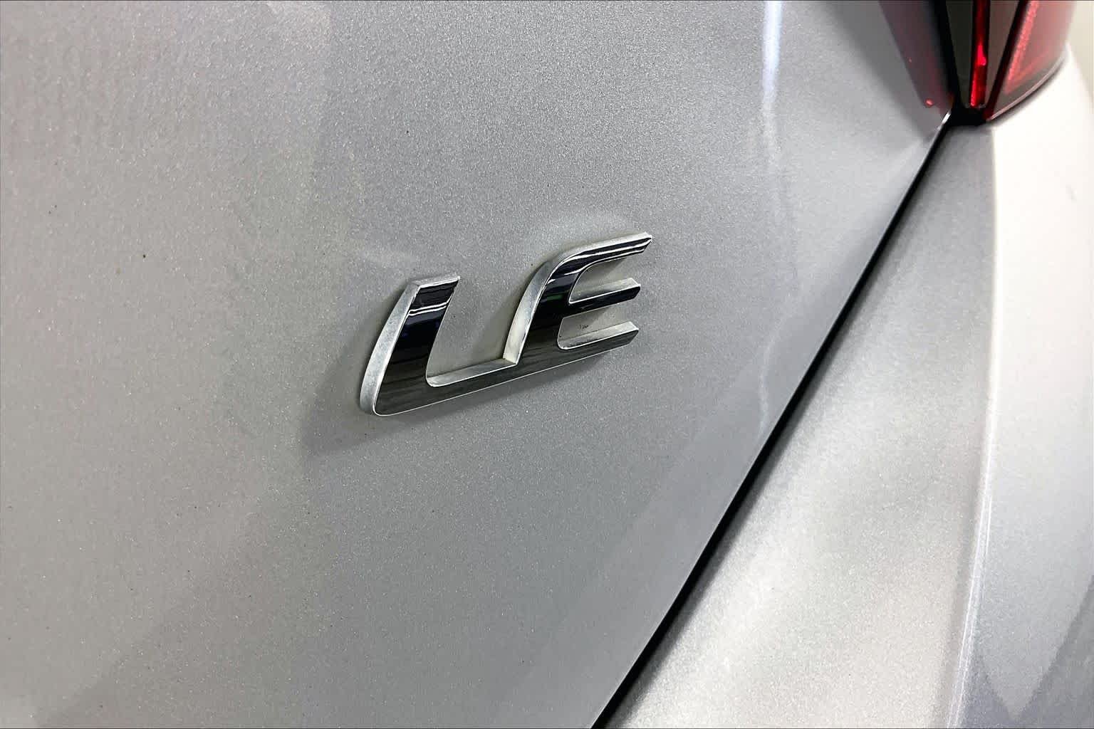 Used 2017 Classic Silver Metallic Toyota L image 10