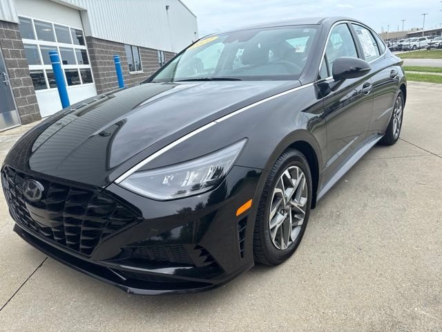 Used 2022 Phantom Black Hyundai SEL image 3
