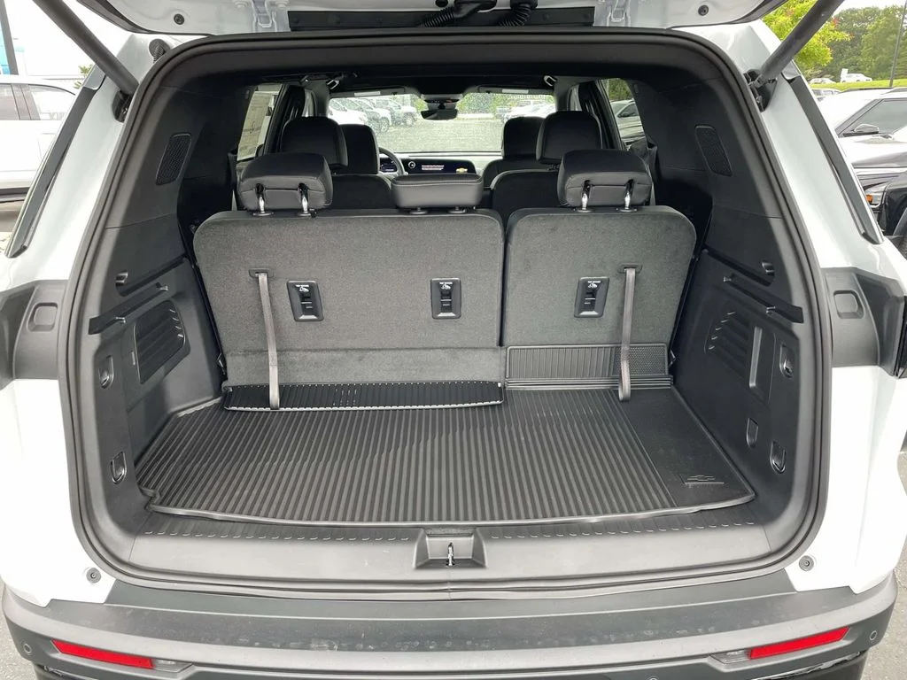 2026 Chevrolet Traverse LT - Photo 14