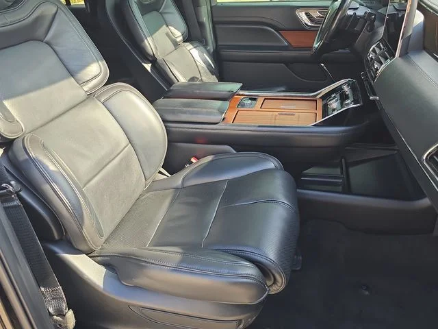 Used 2018 Black Velvet Lincoln Reserve image 38