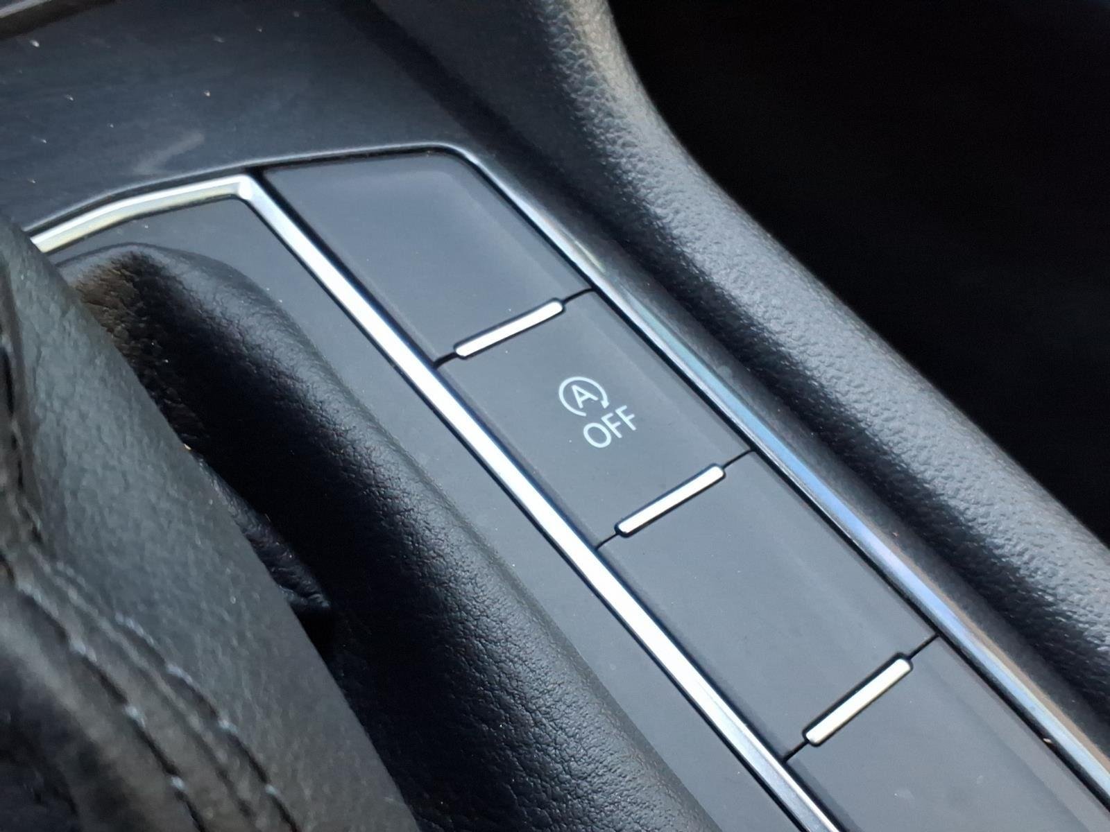 Used 2018 Platinum Gray Metallic Volkswagen SEL image 8