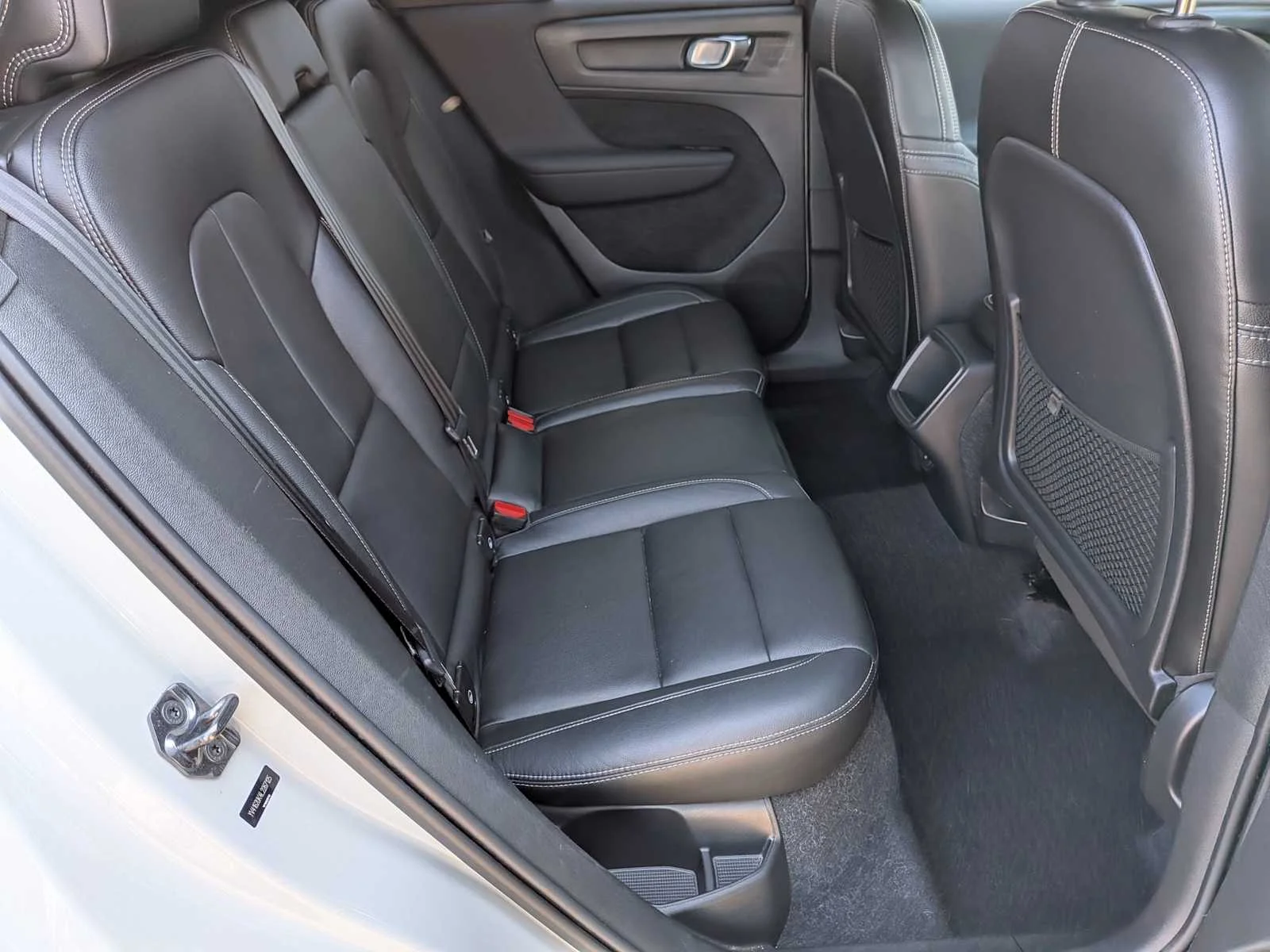 Used 2020 White Volvo Momentum image 29