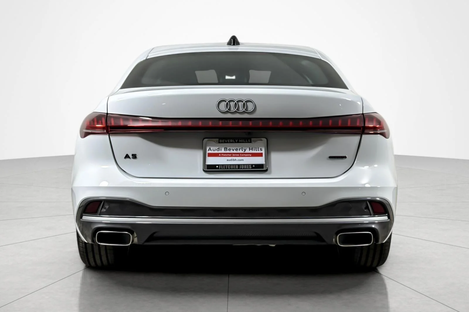 Used 2025 Glacier White Metallic Audi Premium Plus 2.0 TFSI quattro image 4