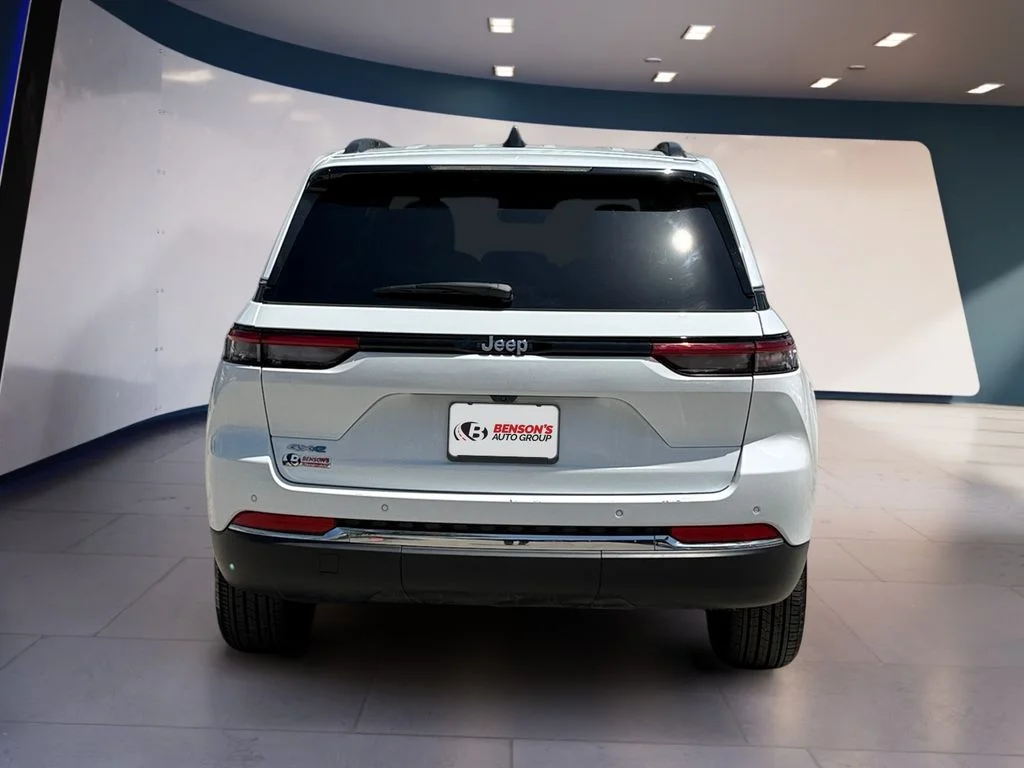 Used 2025 White Jeep 4xe image 4
