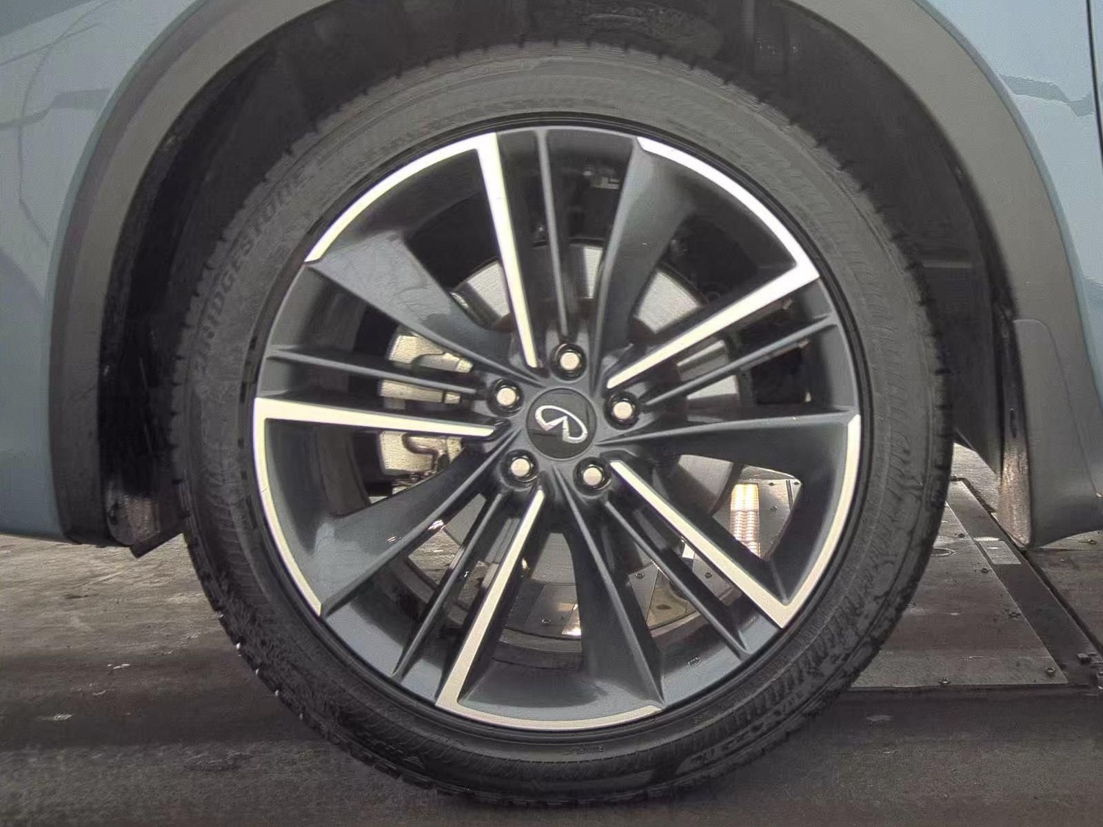 Certified Used 2025 Gray INFINITI ESSENTIAL image 15