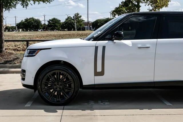 New 2026 Fuji White Land Rover SE image 13