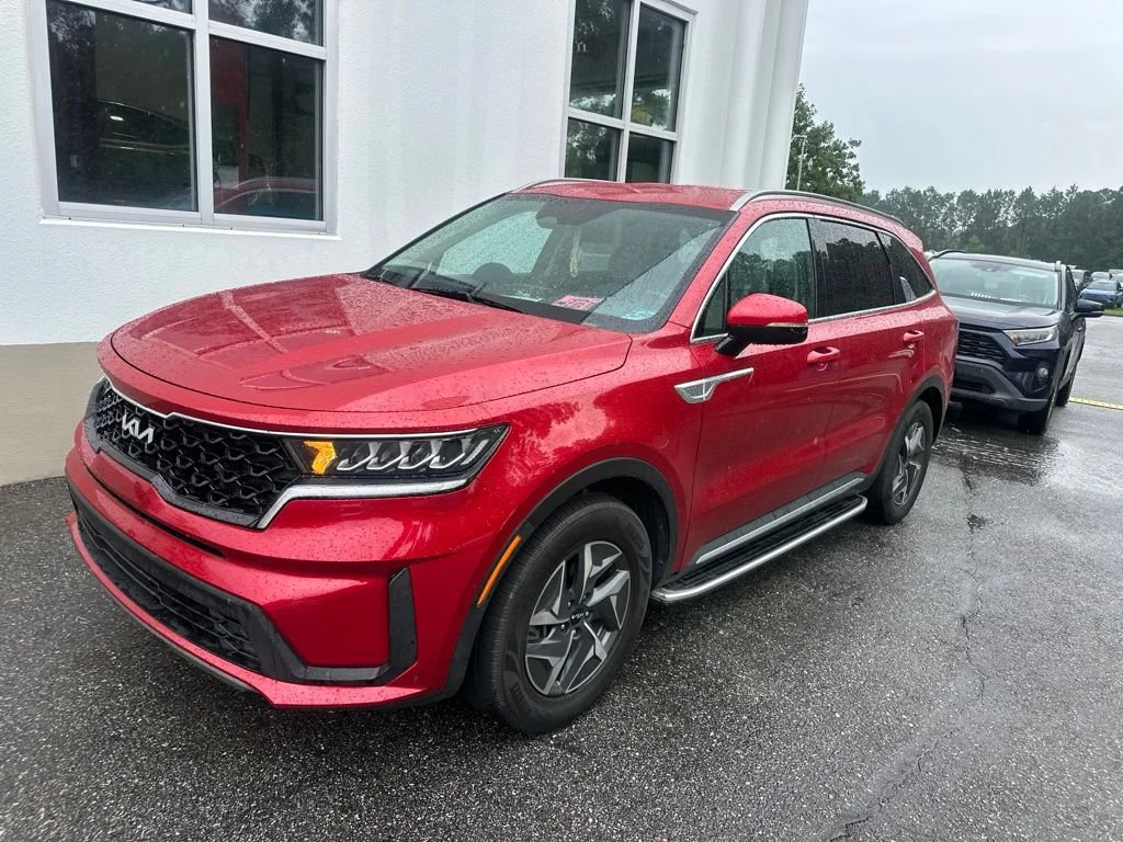 Used 2022 Red Kia S image 1