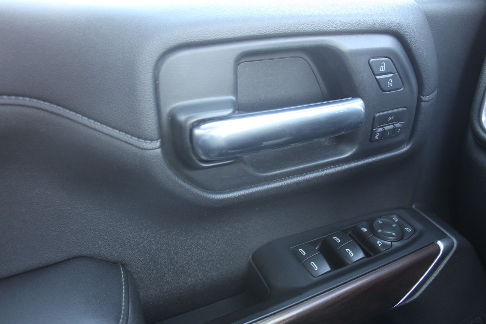 Used 2019 Cardinal Red GMC SLT image 15