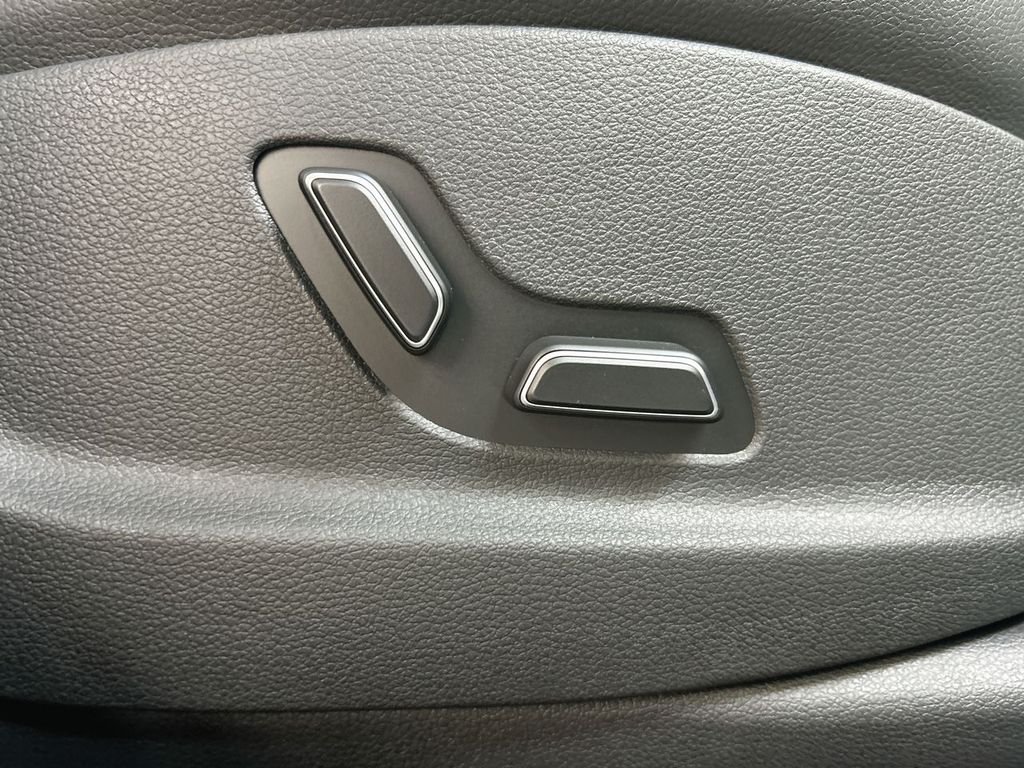 2026 GENESIS GV70 Standard - Photo 33