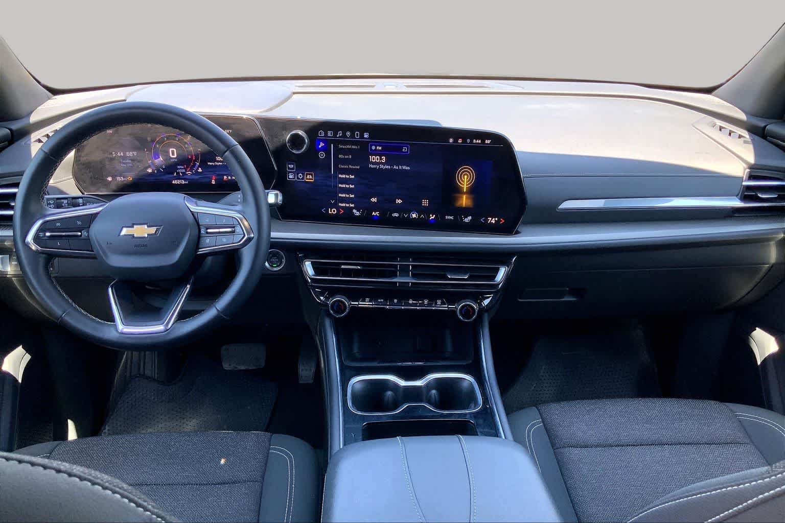 Used 2025 Summit White Chevrolet FWD LT image 16