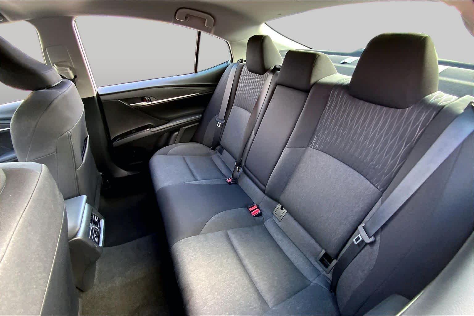 Used 2025 Ice Cap Toyota LE image 20