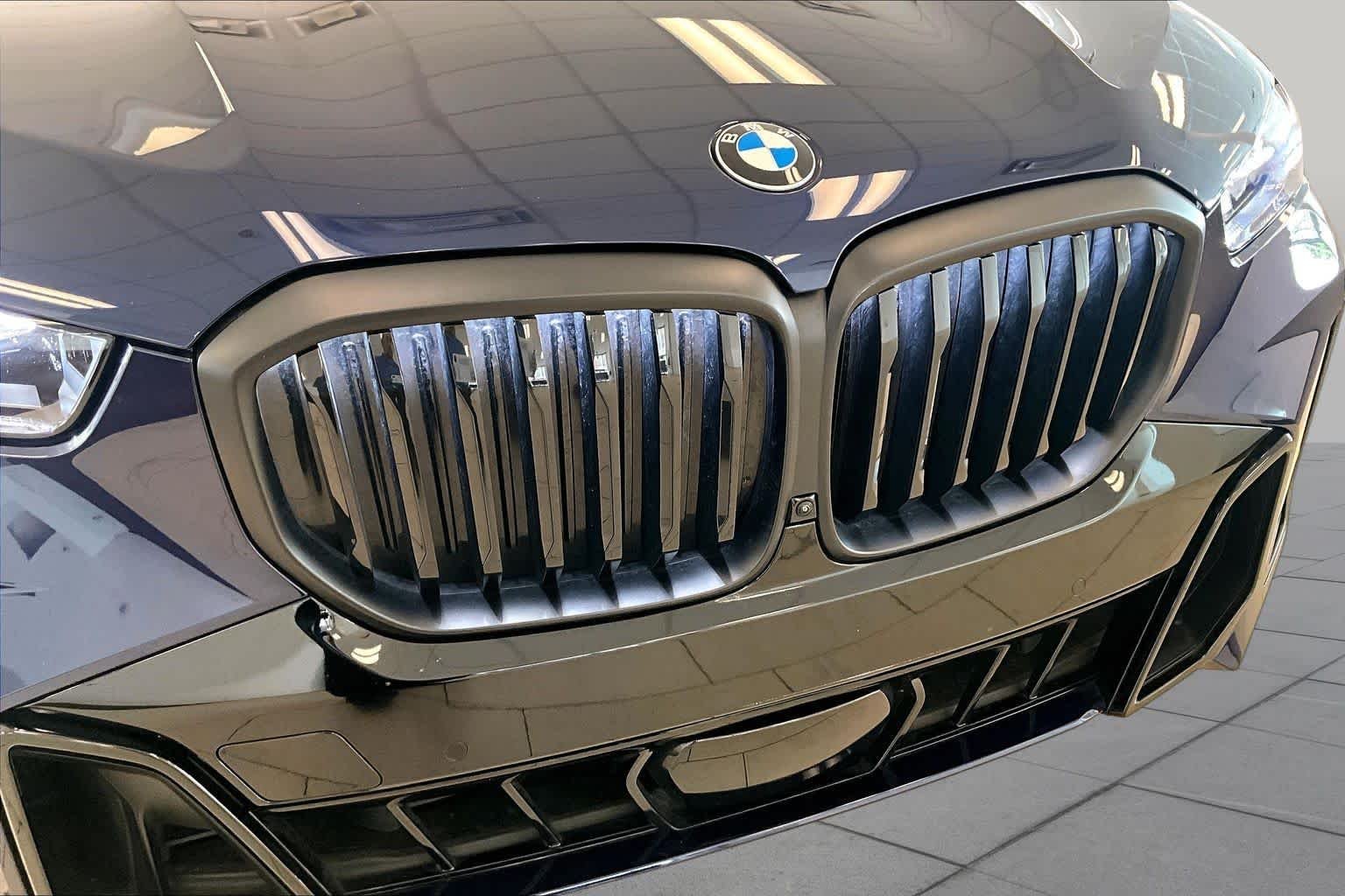 Used 2024 Tanzanite Blue II Metallic BMW sDrive40i image 27
