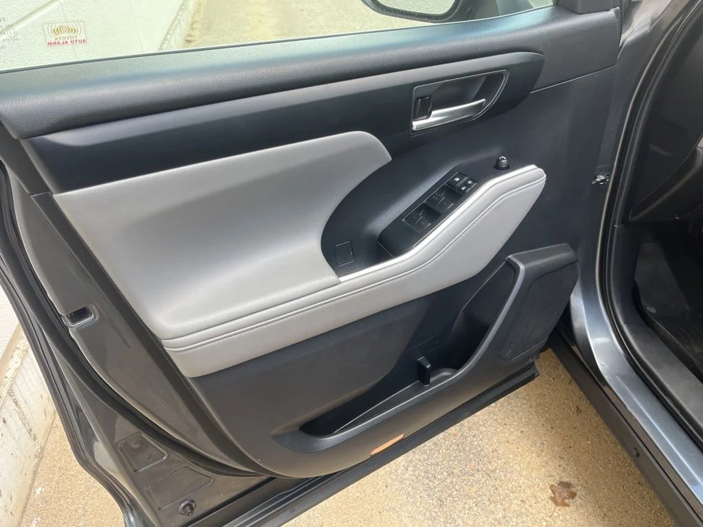 2020 Toyota Highlander XLE - Photo 19