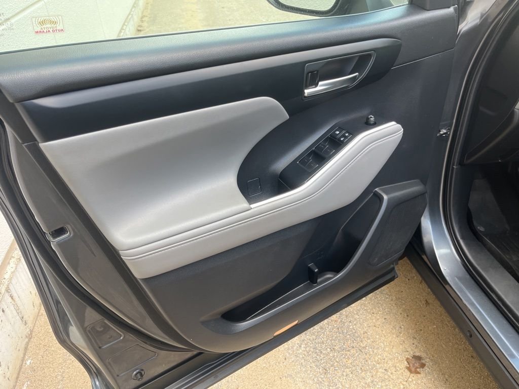 Used 2020 Magnetic Gray Metallic Toyota XLE image 19
