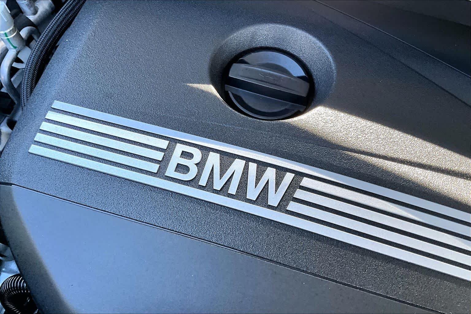 Used 2026 Mineral White Metallic BMW xDrive28i image 17