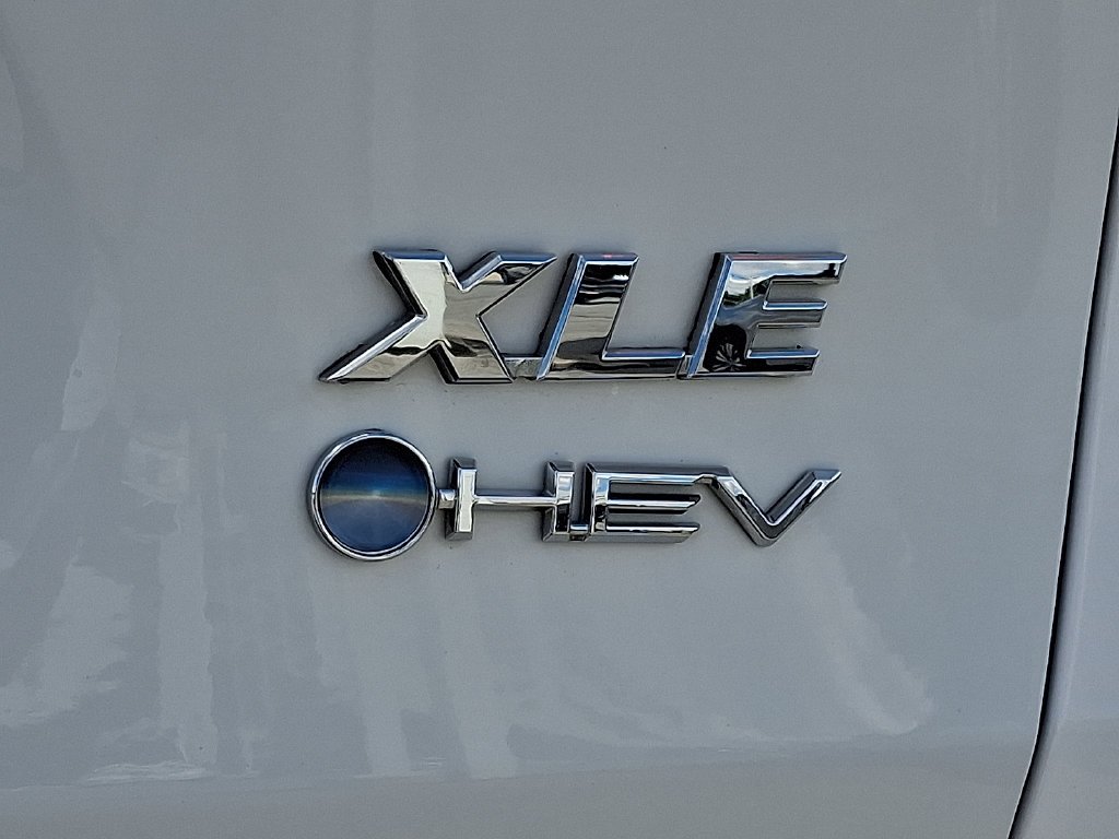 Used 2025 White Toyota XLE image 29