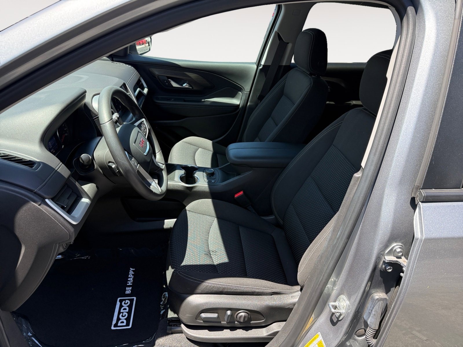 Used 2023 Sterling Metallic GMC SLE image 10