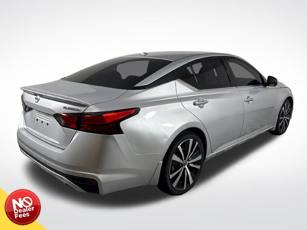 Used 2020 Silver Nissan 2.5 Platinum image 3