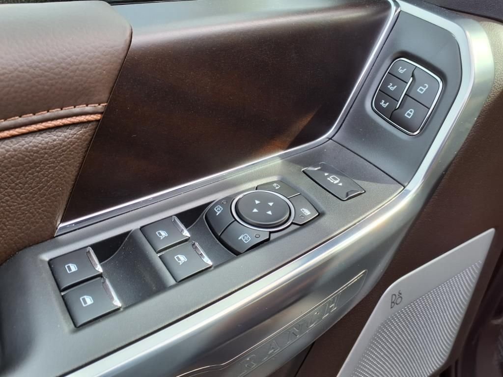 Used 2025 Blue Metallic Ford King Ranch image 19