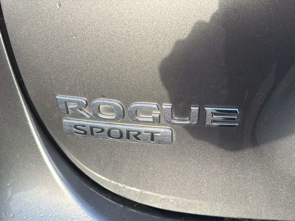 Used 2020 Gray Nissan S image 18