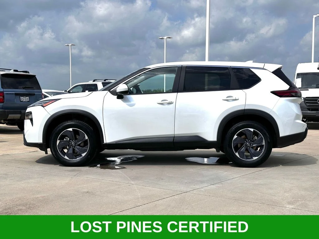 Used 2024 White Nissan SV image 4