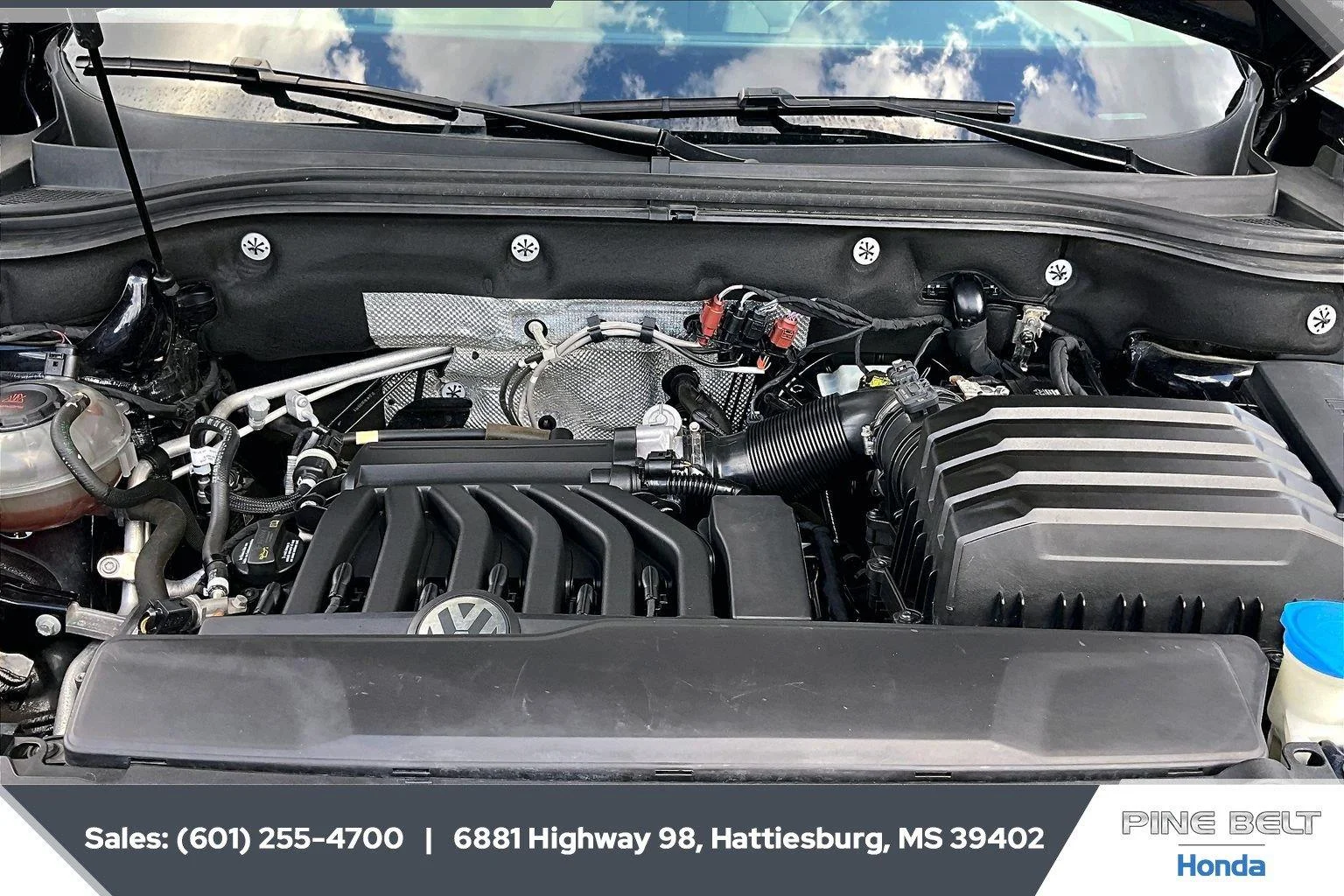 Used 2018 Deep Black Pearl Volkswagen 3.6L V6 SE image 8