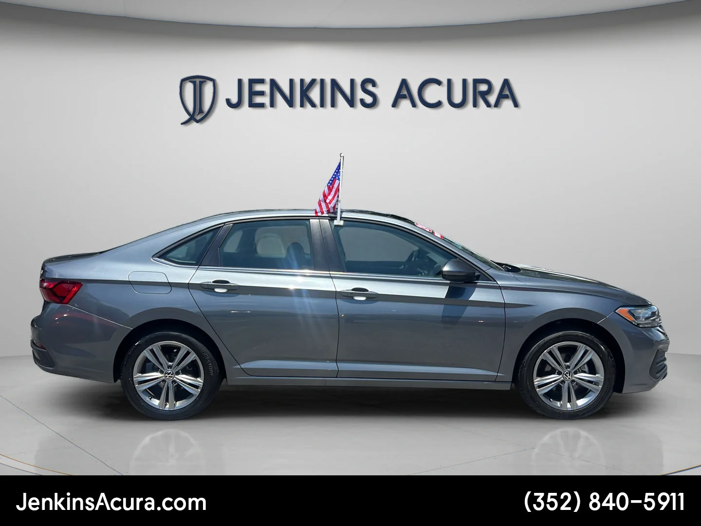 Used 2024 Platinum Gray Metallic Volkswagen SE image 9