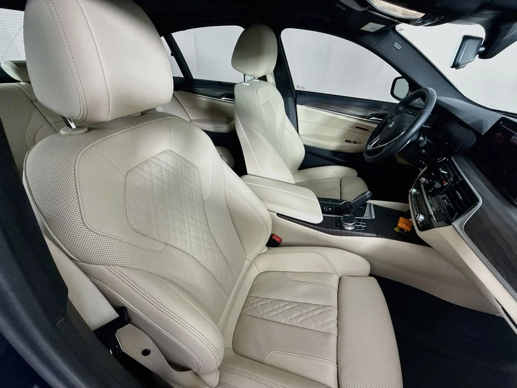 Used 2023 Blue Metallic BMW 540i xDrive image 28