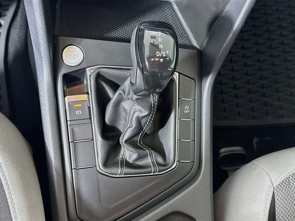 Used 2022 Pure White Volkswagen S image 17