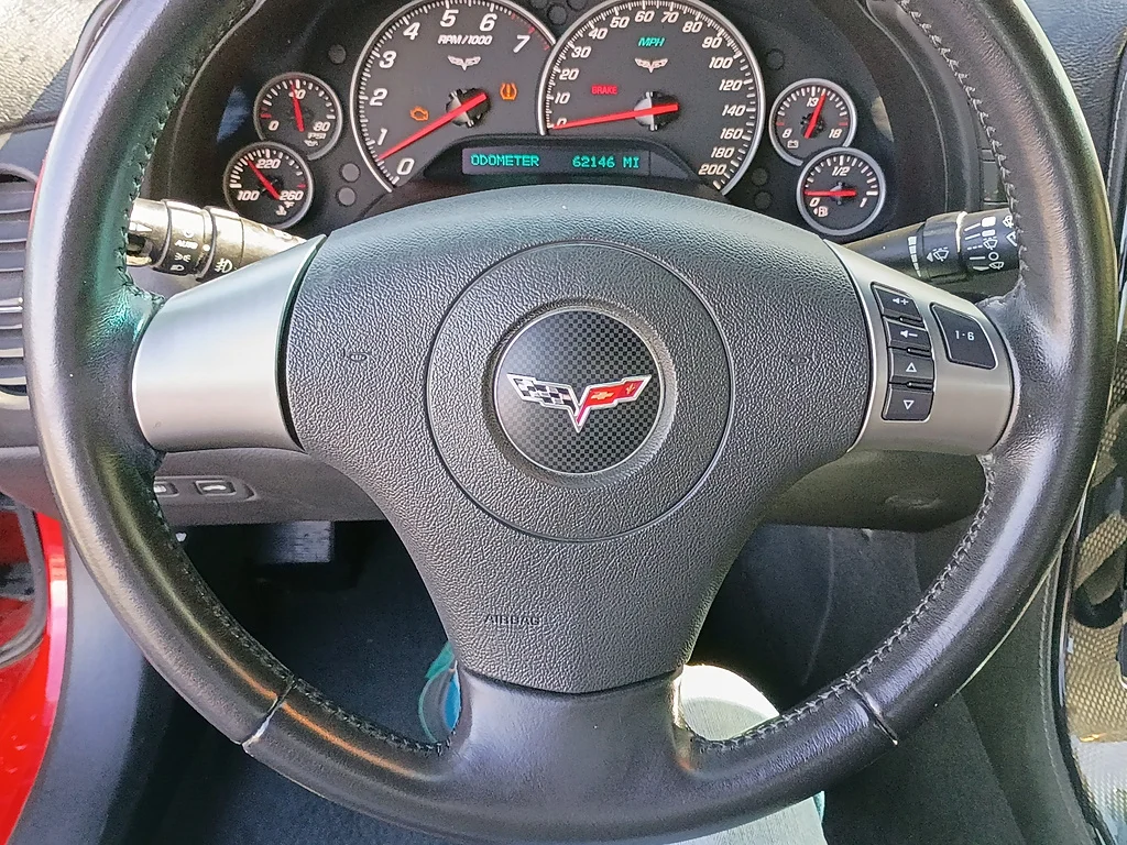 Used 2008 VICTORY RED Chevrolet Base image 16